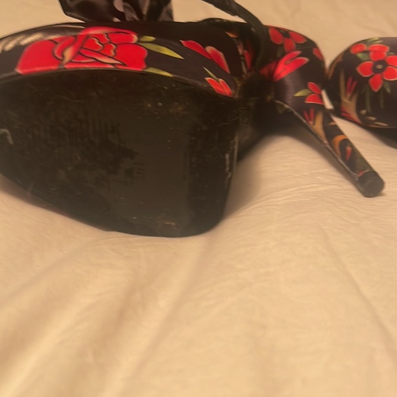 Tattoo style black pin up pumps. Platform. Size 7 - Picture 4 of 8